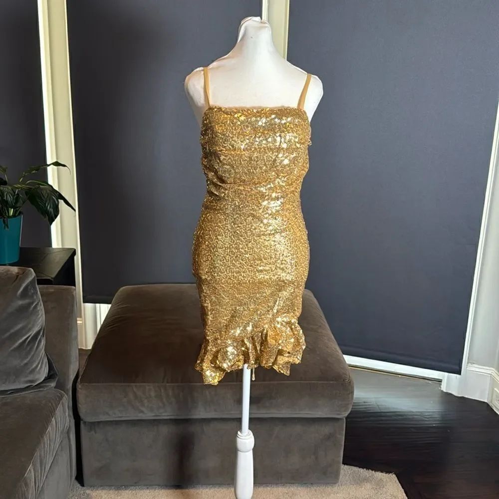 Women’s Gold Sequined Short Homecoming Dress Ruffle Hem Corset Back Size 4 NWOT